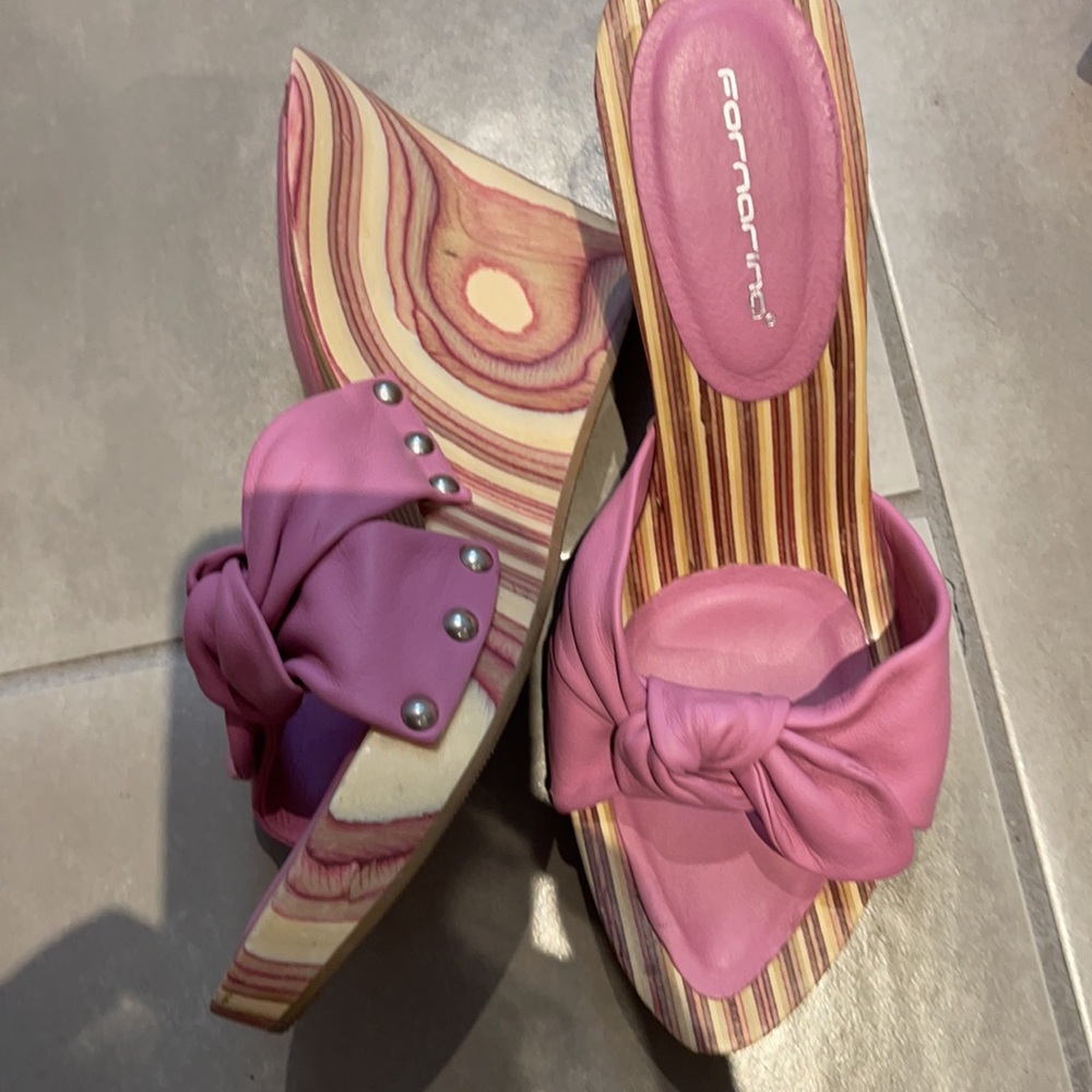 Sandals - Picture 2 of 3